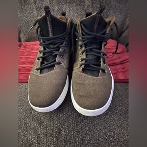 Nike Hyperfr3sh means tennis shoes.Size 9 1/2 very clean well taken care of